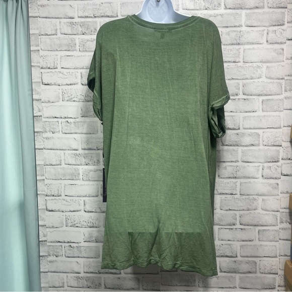 Olivia Sky V-Neck Cuffed Short Sleeve Tee NWT 1X - Picture 4 of 8